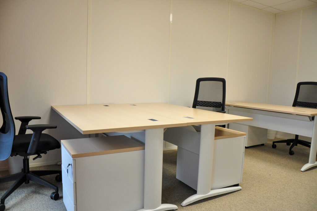bureau 3 pers. 1 bureau 3 personnes Rennes